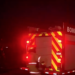 Voraz incendio consume inmueble y destruye limusina en Partido Romero