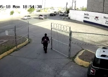 Espectacular persecución termina con choque y volcadura de presuntos roba.coches en Ciudad Juárez