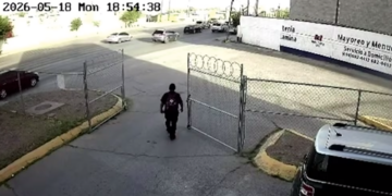 Espectacular persecución termina con choque y volcadura de presuntos roba.coches en Ciudad Juárez