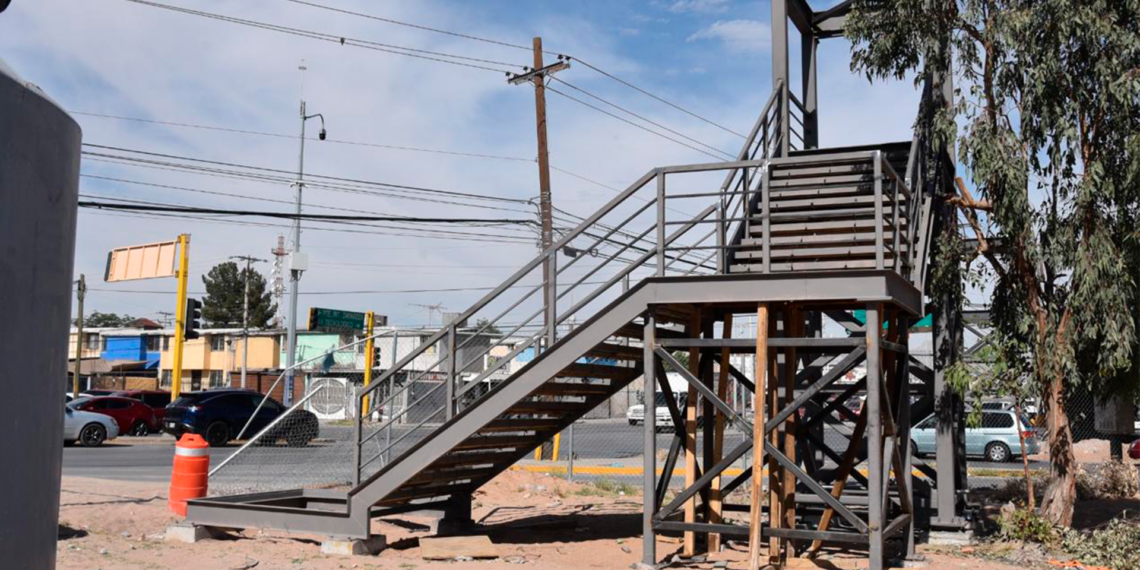 Avanza construcción de puentes peatonales con inversión superior a 24 millones de pesos