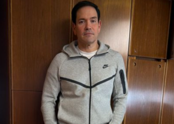 Marco Rubio aparece con el mismo outfit que usó Maduro tras su captura y desata reacciones