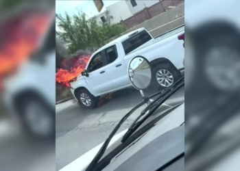 Fuego consume camioneta Silverado 2025 en el bulevar Independencia