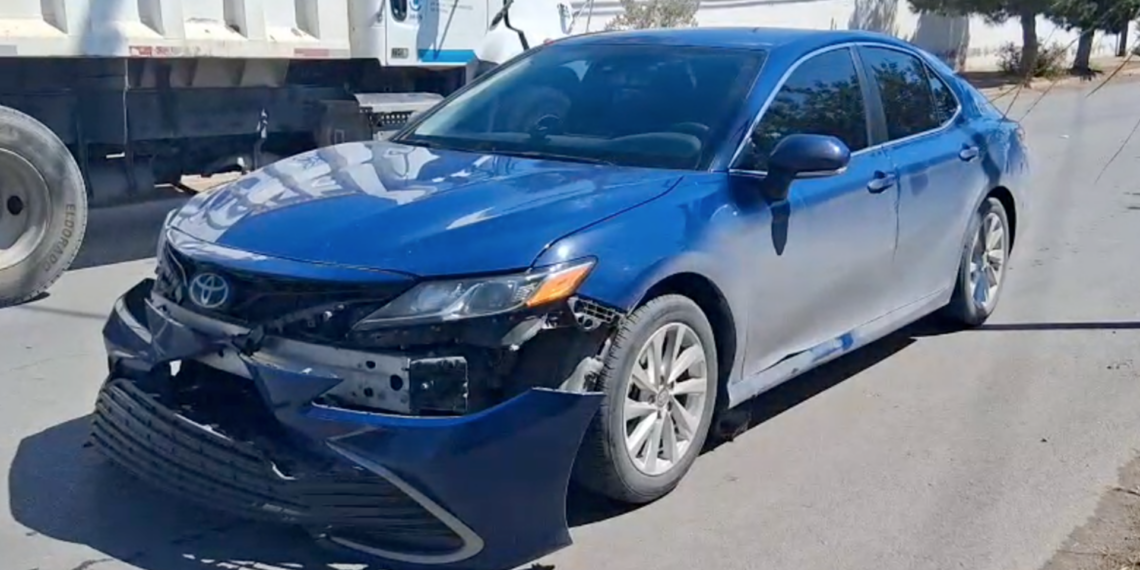 Vehículo cae en socavón dentro de exclusivo fraccionamiento de Ciudad Juárez