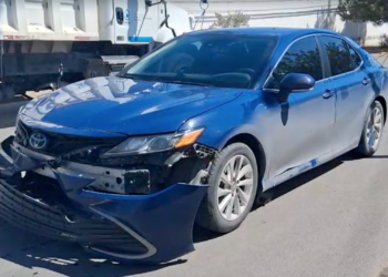 Vehículo cae en socavón dentro de exclusivo fraccionamiento de Ciudad Juárez