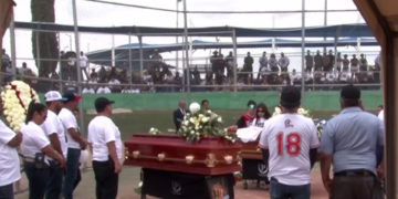 Entre aplausos y lágrimas despiden a Teo Higuera y Yesenia Torres en Ciudad Juárez
