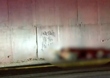 Hallan cuatro cuerpos y 108 kilos de cri.stal bajo puente en la periferia de Ciudad Juárez