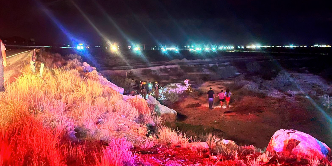 Conductor resulta gravemente lesionado tras volcadura en la carretera Ciudad Juárez–Samalayuca