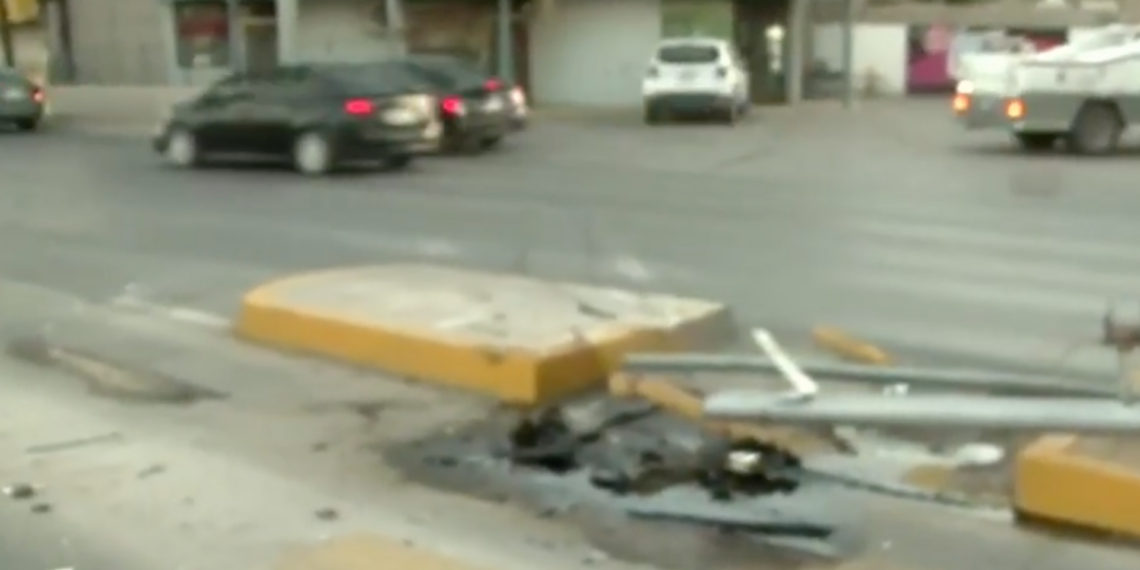 Accidente derriba semáforo en Gómez Morín y agrava problemas de señalización vial