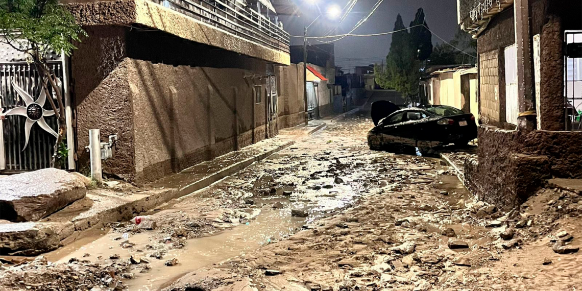Fuertes lluvias provocan afectaciones en viviendas y calles del suroriente de Juárez