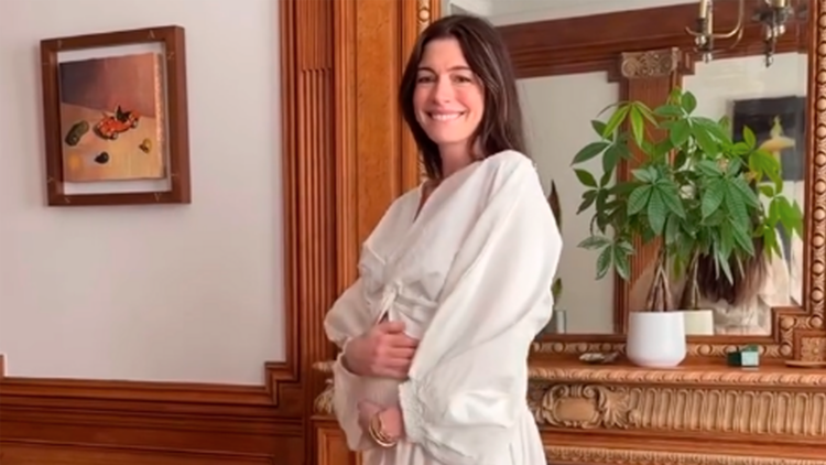 Anne Hathaway anuncia que espera a su tercer hijo a los 43 años