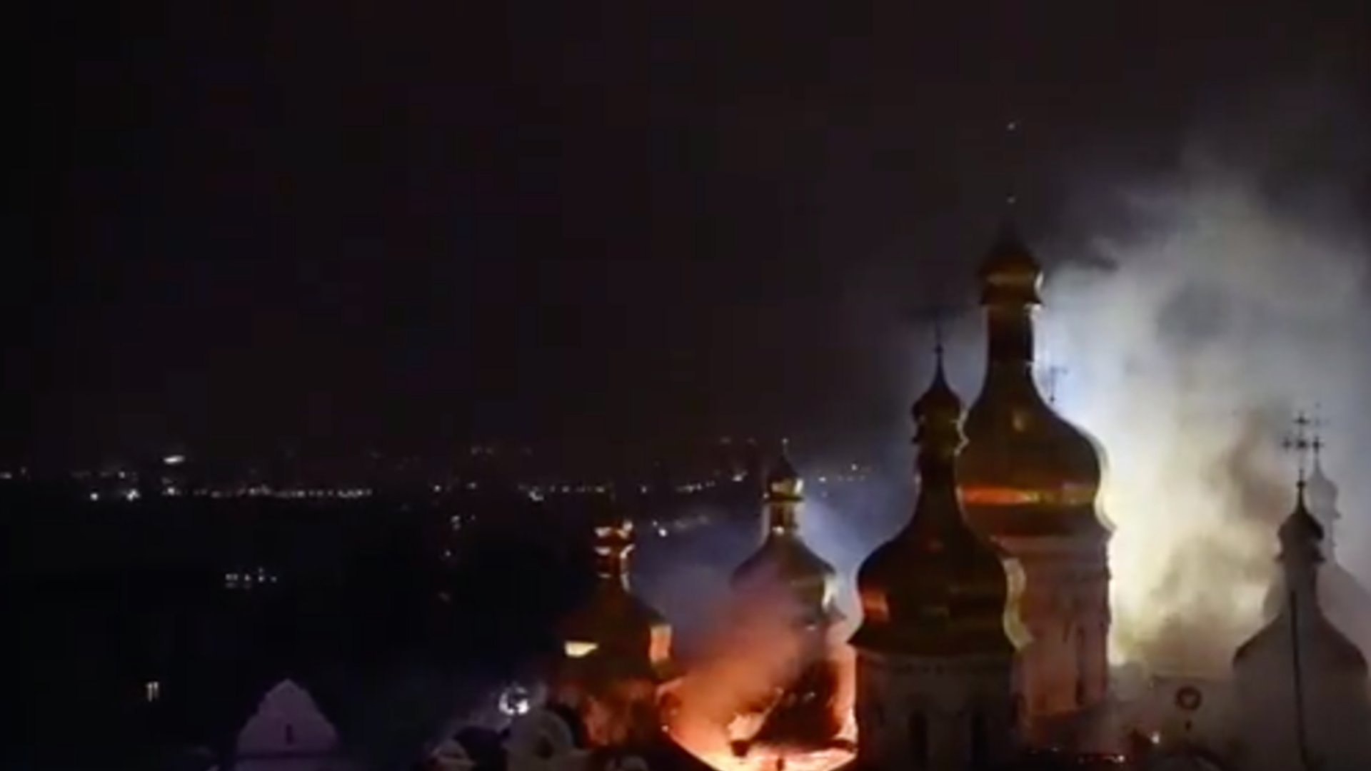 Ataque masivo de Rusia deja 11 mue.rtos y daña histórica catedral en Ucrania