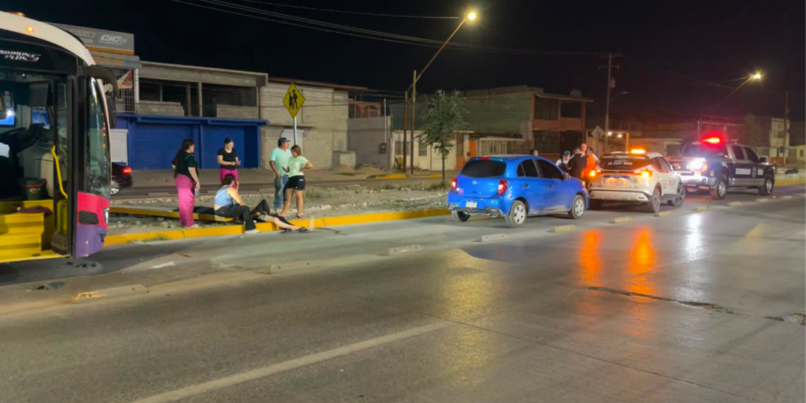 Choque entre camión y vehículo deja dos heridos en bulevar Zaragoza
