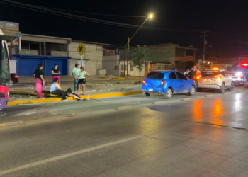 Choque entre camión y vehículo deja dos heridos en bulevar Zaragoza