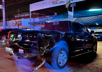 Choque entre dos camionetas deja a joven con heridas de gravedad en Ciudad Juárez