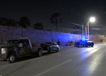 Conductor presuntamente ebrio se queda dormido al volante y choca contra una pared en Teófilo Borunda
