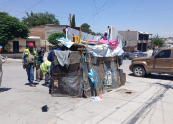 Retiran construcción improvisada que invadía vialidad tras denuncias vecinales