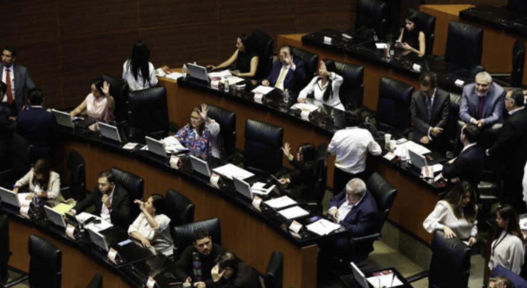Morena y oposición protagonizan confrontación en el Senado por reformas constitucionales