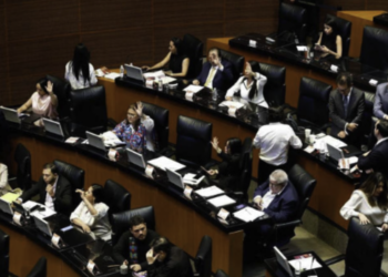 Morena y oposición protagonizan confrontación en el Senado por reformas constitucionales