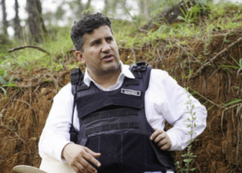 Detienen a policía estatal y a exfuncionario por presuntos vínculos con red cri.minal ligada al caso Manzo