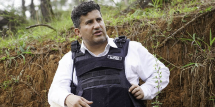 Detienen a policía estatal y a exfuncionario por presuntos vínculos con red cri.minal ligada al caso Manzo