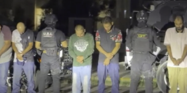 Capturan a seis presuntos integrantes de célula cri.minal tras persecución en Gómez Palacio