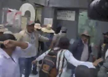 Manifestantes irrumpen en oficinas de la SEP y provocan daños en instalaciones de la Ciudad de México