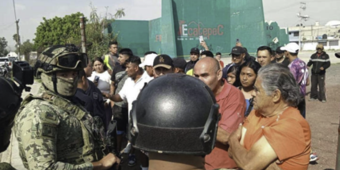 Demuelen cancha de frontón en Ecatepec tras denuncias por presuntas actividades de.lictivas