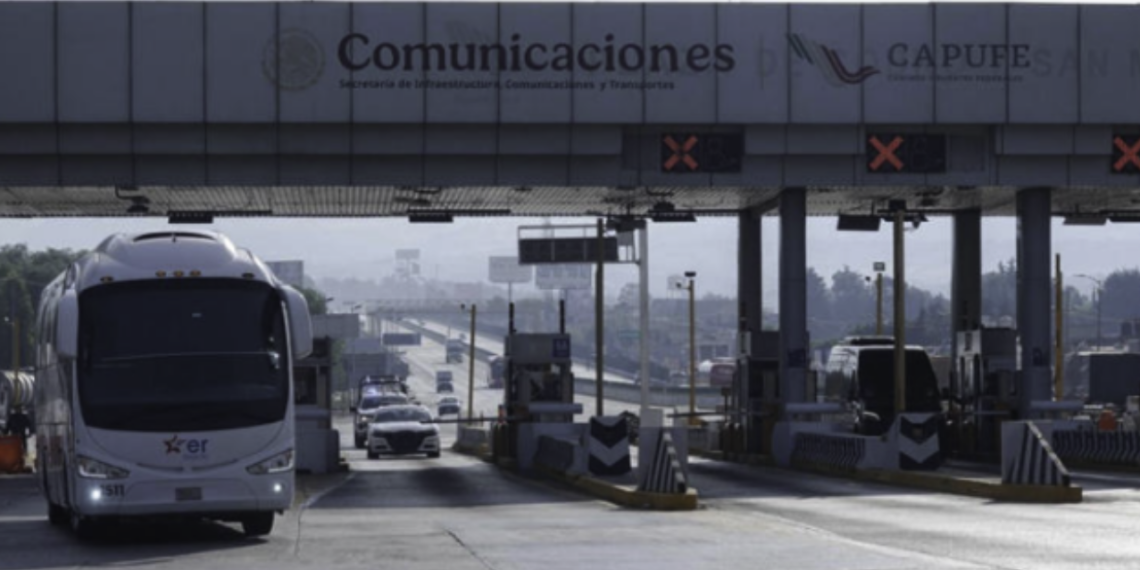 Taxista asalta caseta y atropella a elemento de la Guardia Nacional durante su huida en Celaya