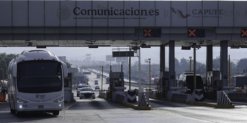 Taxista asalta caseta y atropella a elemento de la Guardia Nacional durante su huida en Celaya