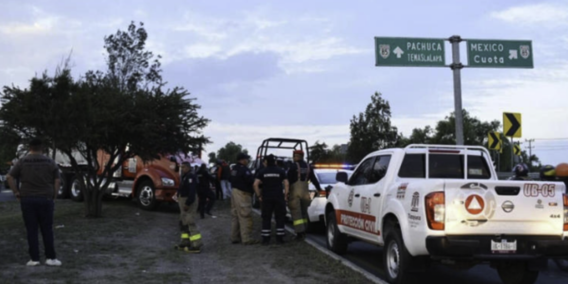 Persecución de tráiler robado deja varios vehículos dañados en la México-Pachuca