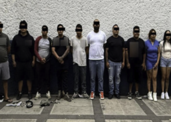 Detienen a 12 presuntos integrantes de célula delictiva en la GAM; aseguran armas, droga y objetos robados