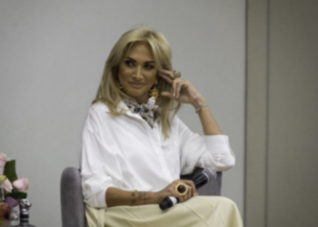 Detienen a excolaboradora de Adela Micha por presunto fraude millonario