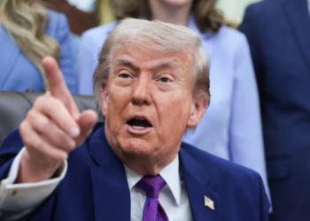 Trump busca revocar ciudadanía a inmigrantes naturalizados acusados de fraude migratorio