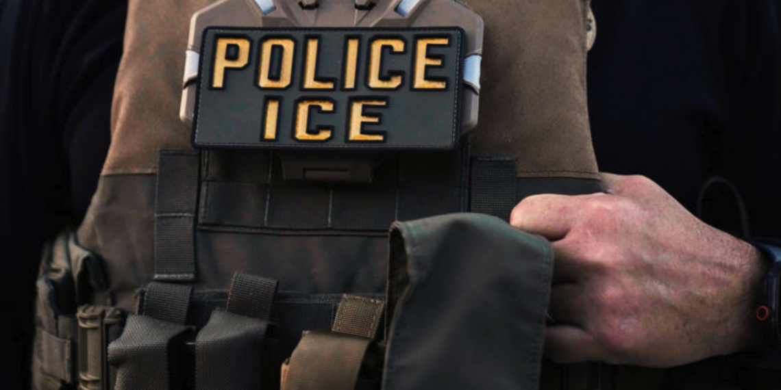 Estados Unidos ordena deportar a extranjeros que participen ilegalmente en elecciones