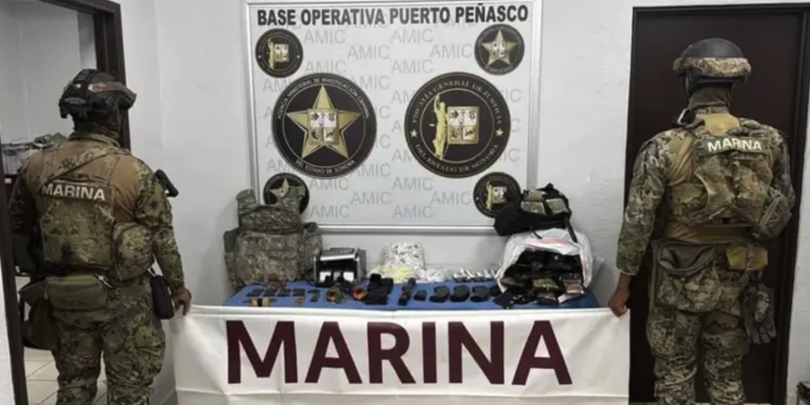 Cateo en Puerto Peñasco deja cuatro detenidos y decomiso de droga, armas y equipo táctico