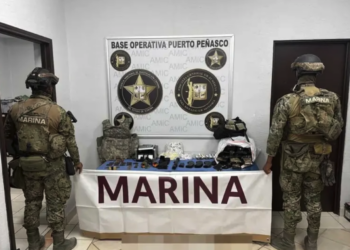 Cateo en Puerto Peñasco deja cuatro detenidos y decomiso de droga, armas y equipo táctico