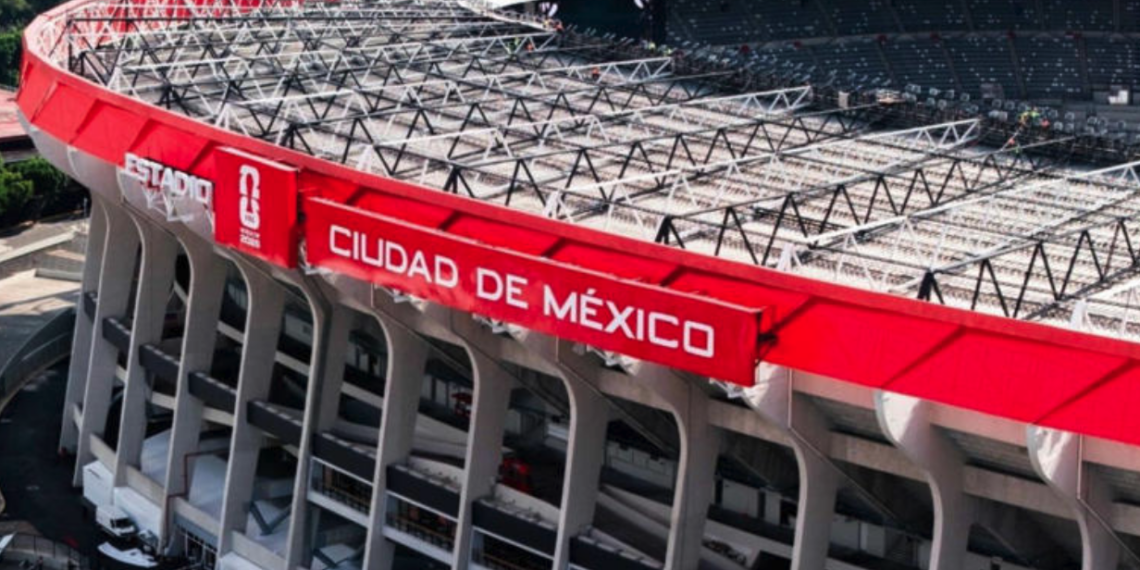 Título: Extranjero es trasladado en estado crítico desde las inmediaciones del Estadio Ciudad de México