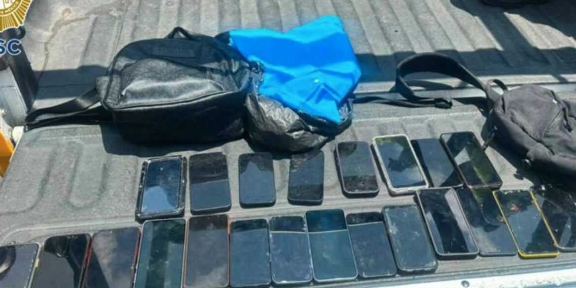 Detienen a pareja con 13 celulares presuntamente robados durante festejos en el Centro Histórico