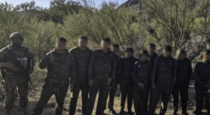 Interceptan a 12 migrantes en Nogales; presuntos traficantes logran escapar