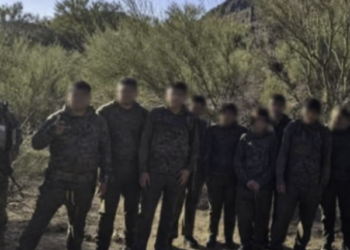 Interceptan a 12 migrantes en Nogales; presuntos traficantes logran escapar