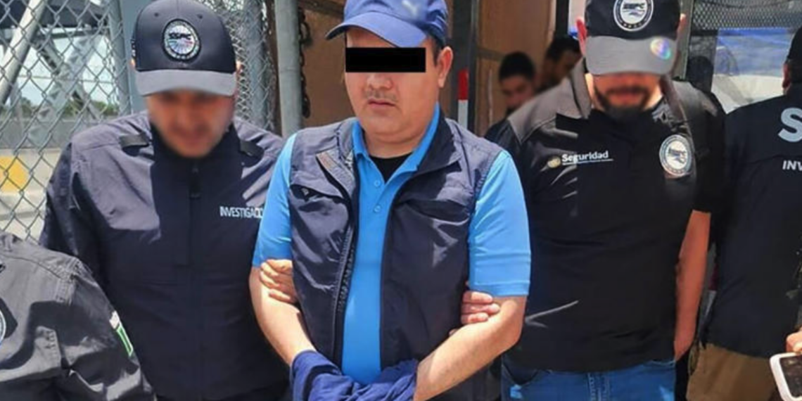 Detienen a funcionario aduanal investigado por delin.cuencia organizada