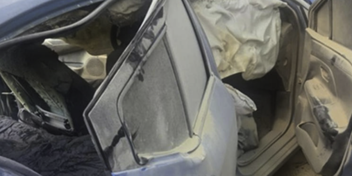 Explosión dentro de automóvil deja heridos a padre e hijo en Tacubaya