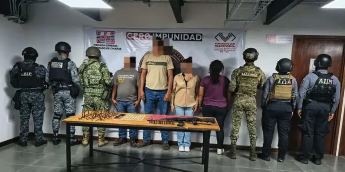Capturan en Chiapas a presunto líder criminal; viajaba con droga, arma y ponchallantas