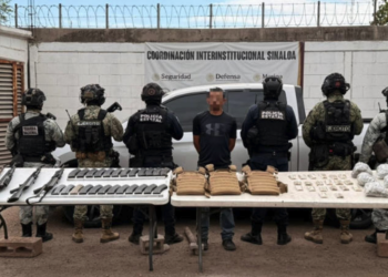 Detienen a presunto integrante de grupo armado en Navolato; aseguran cinco fusiles AK-47