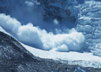 Montañista mexicano y su esposa mueren sepultados por avalancha en Perú