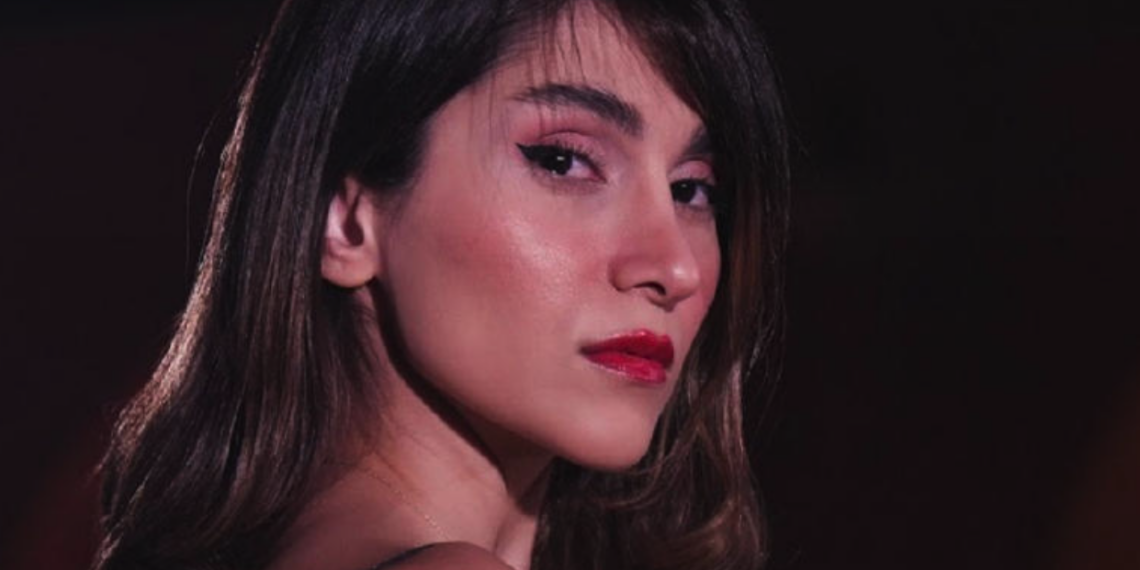 Cantante iraní es condenada a 74 latigazos por ofrecer concierto virtual sin velo