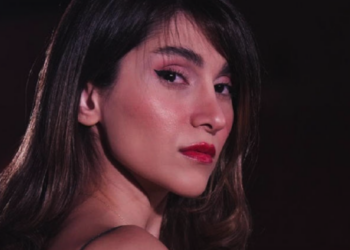 Cantante iraní es condenada a 74 latigazos por ofrecer concierto virtual sin velo