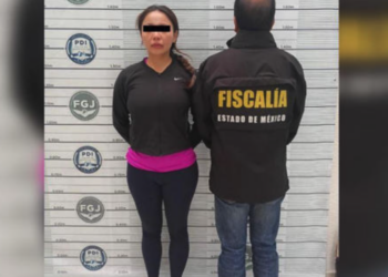 Detienen a mujer acusada de ro.bar 80 mil pesos durante falsa venta de boletos para partido inaugural