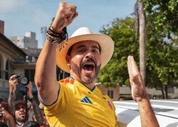 Abelardo de la Espriella celebra ventaja electoral en Colombia; Petro pide esperar resultados oficiales