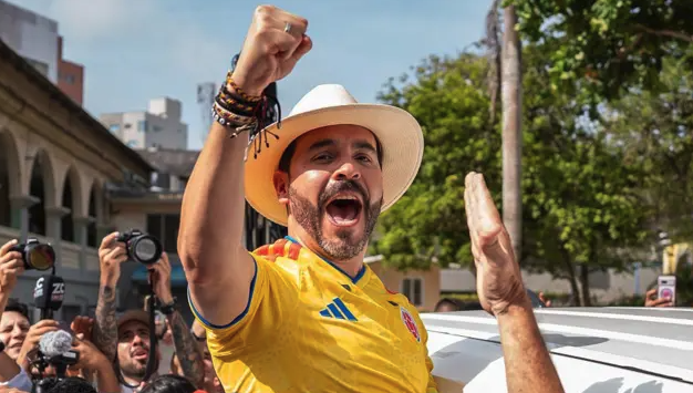 Abelardo de la Espriella celebra ventaja electoral en Colombia; Petro pide esperar resultados oficiales